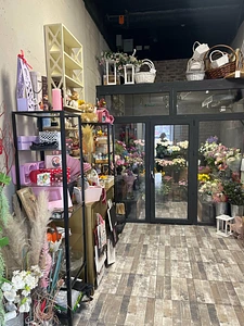 Салон красоты и цветочный магазин с трафиком 3