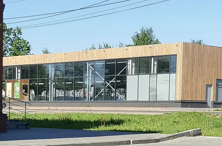 Сеть из 5 супермаркетов с собственной логистикой.  0