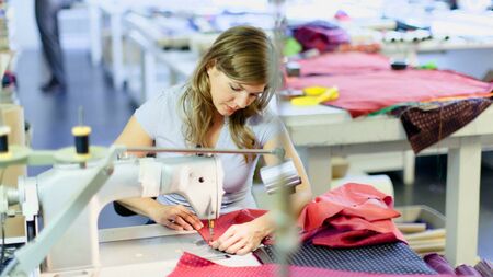 Швейное производство эталонных образцов женской одежды 1