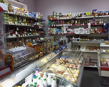 Продуктовый магазин с управляющим 1