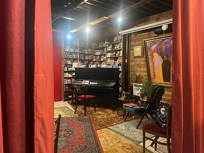 Кофейня-киноклуб в Высотке на Котельнической 6