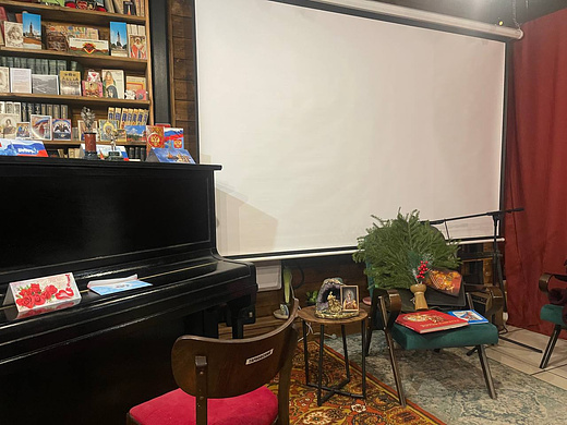 Кофейня-киноклуб в Высотке на Котельнической