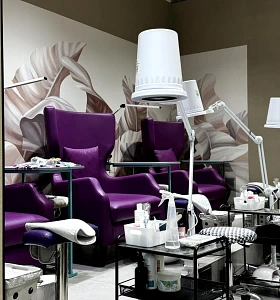 Студия маникюра в крупном ТЦ  1