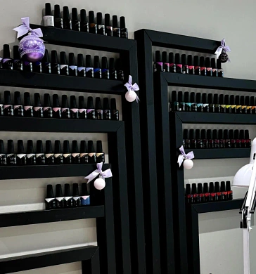 Студия маникюра в крупном ТЦ 