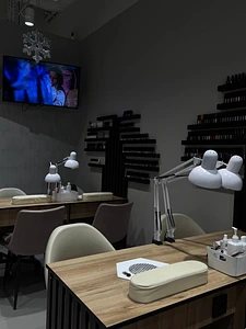 Студия маникюра в крупном ТЦ  6