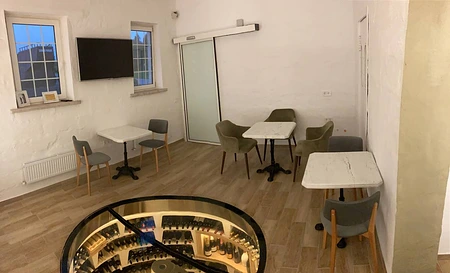 Продуктовый магазин деликатесов с винотекой 6