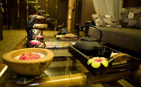 Массажный салон на выходе из метро 2